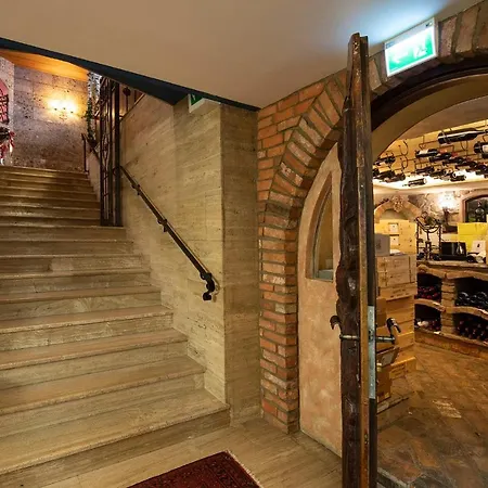 سبورتهوتل سانت أنتون فندق 4*